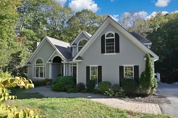 27 Turtleback Rd, Essex, MA 01929