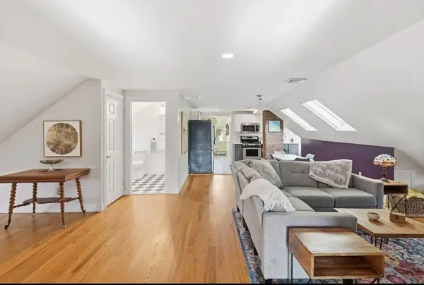 30 Graves Ave #B, Northampton, MA 01060