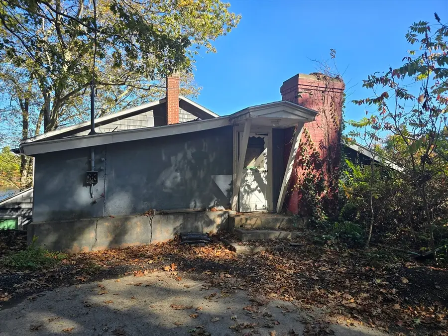 56 Lake Sargent Dr, Leicester, MA 01524 - Image #3