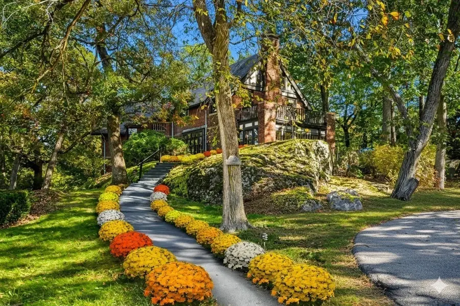 1125 W Roxbury Pkwy, Chestnut Hill, MA 02467 - Image #2