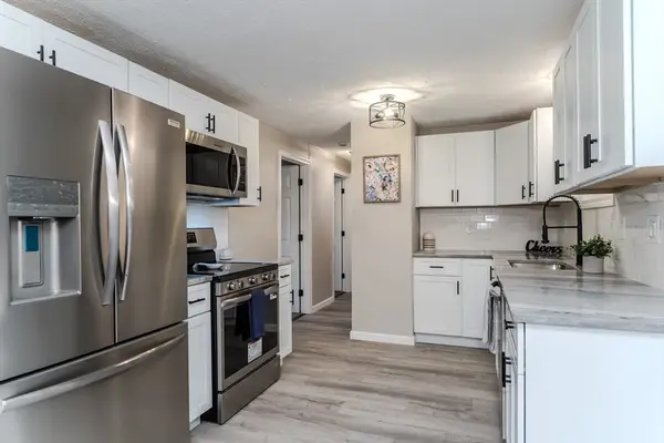 111 Malibu Dr, Springfield, MA 01128