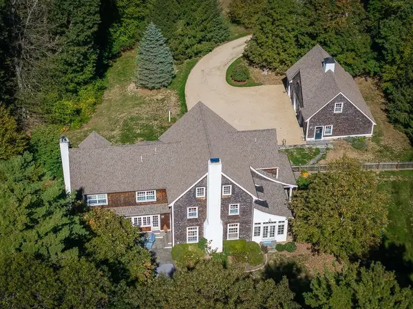 4 Tara Rd, Essex, MA 01929