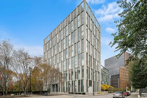 2 Earhart St #424, Cambridge, MA 02141