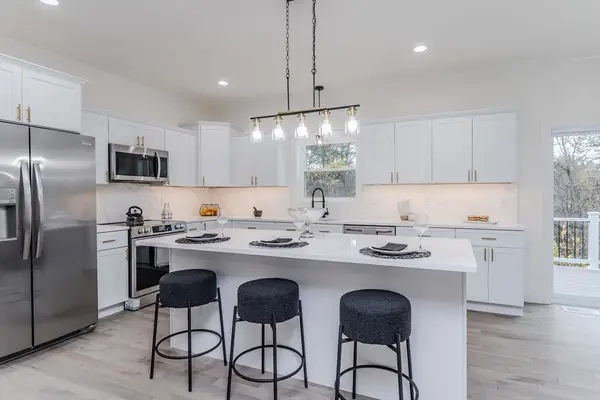 135 Thompson St, Palmer, MA 01069