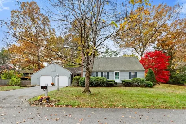 1 Red Coach Road, Hamilton, MA 01982