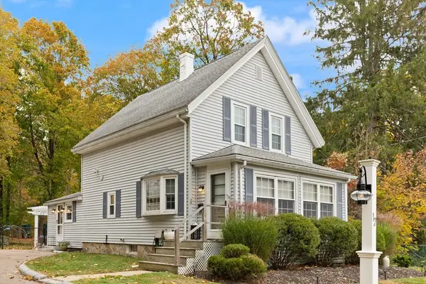 12 Holmes St, Easton, MA 02356