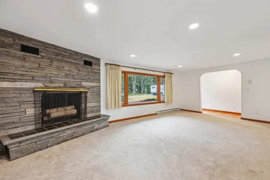 511 Shoemaker Ln, Agawam, MA 01001 - Image #3