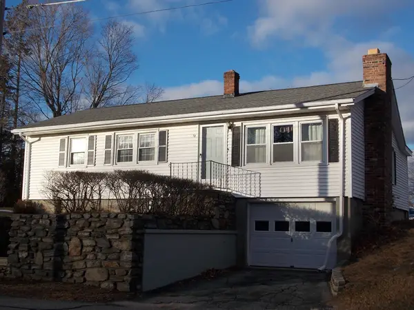 78 2nd Island Road, Webster, MA 01570