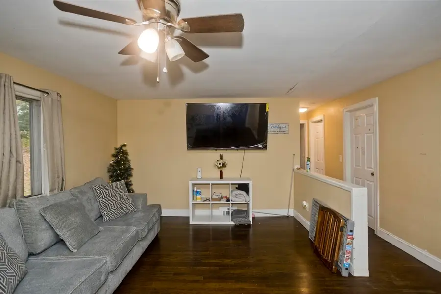 27 Middlebrook Dr, Springfield, MA 01129 - Image #3