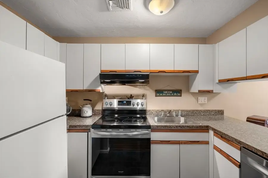 280 Village St #D2, Medway, MA 02053 - Image #2