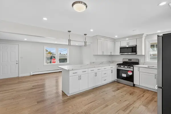 31 Peach Ave, Providence, RI 02906