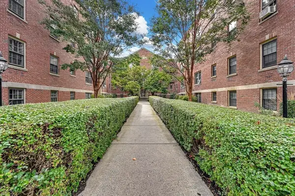 58 Elm St #11, Worcester, MA 01609