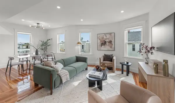 334 Centre St #2A, Boston, MA 02122