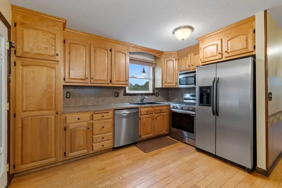 47 Butternut Dr, Agawam, MA 01001 - Image #2