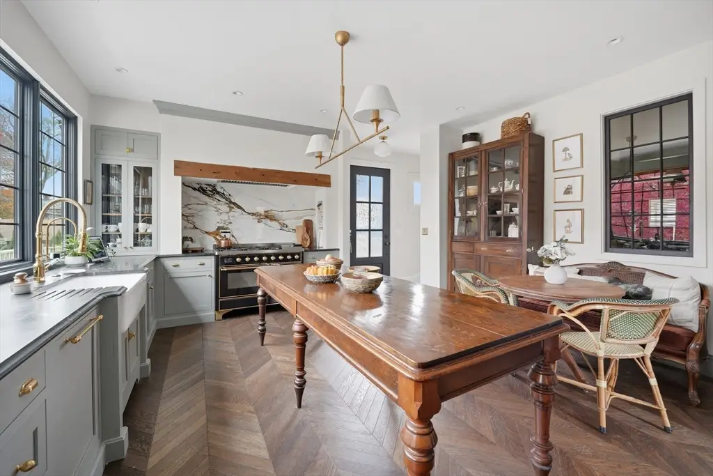 151 Lincoln Street, Holyoke, MA 01040 - #1