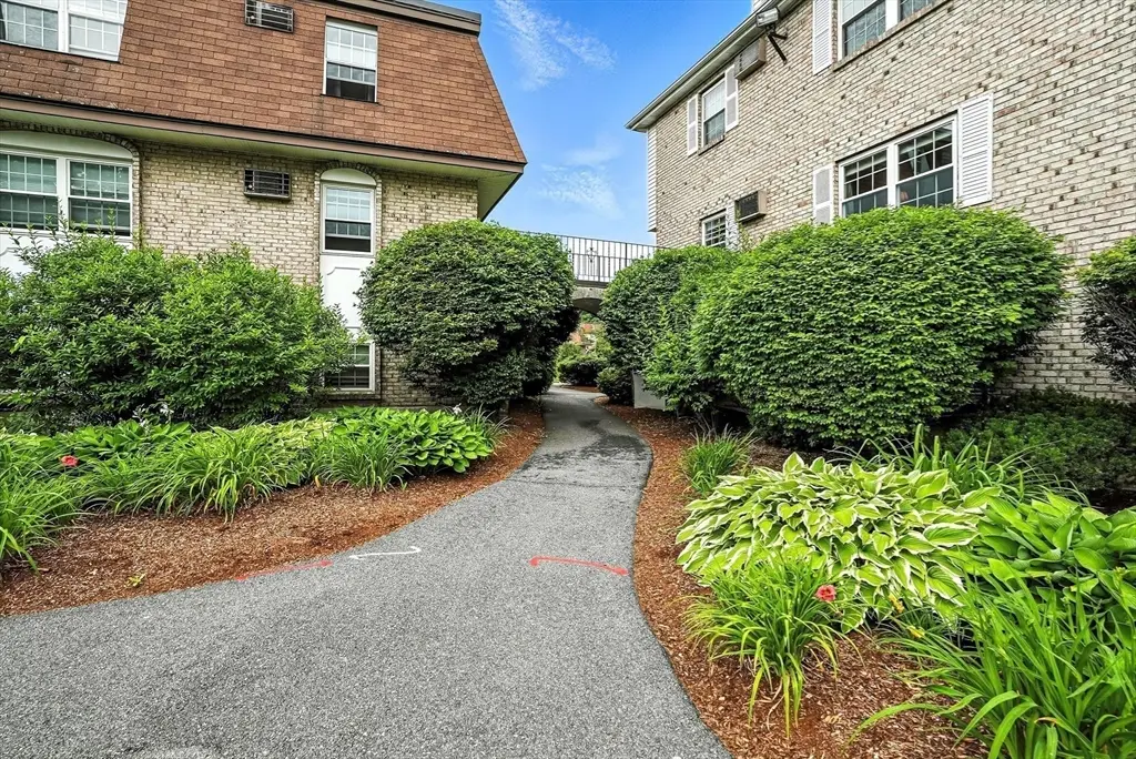 28 Williamsburg Ct #2, Shrewsbury, MA 01545 - Image #1