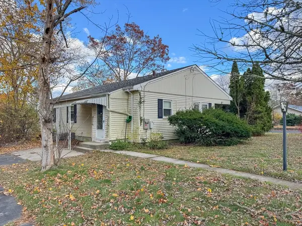 9 Paul Ave, Freetown, MA 02717