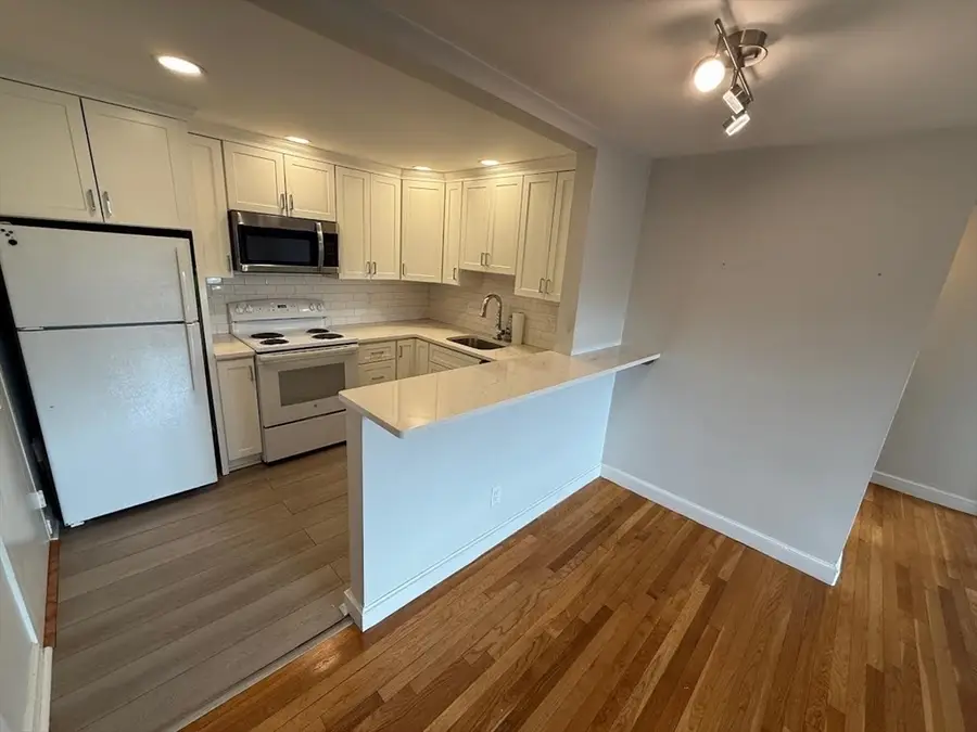 21 Warren #2-4, Waltham, MA 02453 - Image #2