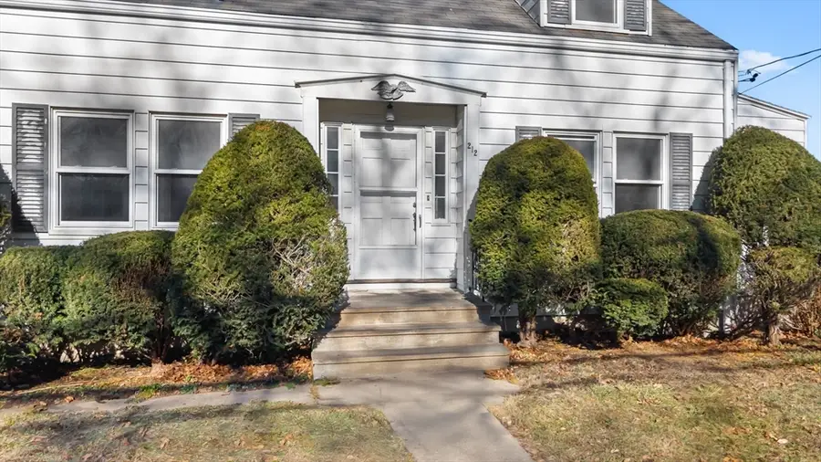 212 Pearl St, Gardner, MA 01440 - #3