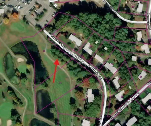 33 Reservoir Ave, Lakeville, MA 02347