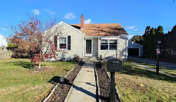 27 Suffolk Ave, Dartmouth, MA 02747