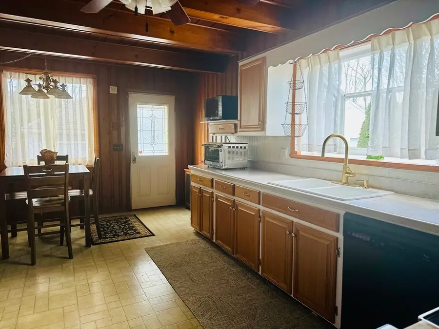 40 Peekskill Ave, Springfield, MA 01129 - Image #2