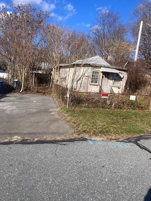 40 Highland Ave, Fairhaven, MA 02719