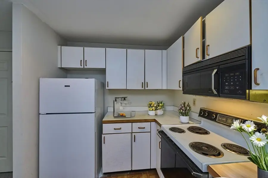 193 Oak St #403, Newton, MA 02464 - Image #3