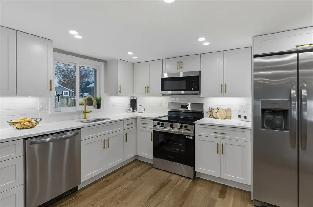 35 Oak St, Tewksbury, MA 01876 - Image #1