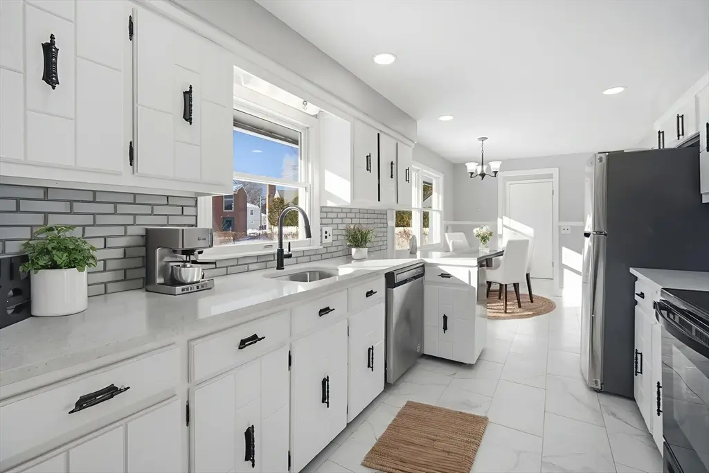 87 Clarendon Ave, Chicopee, MA 01013 - #1