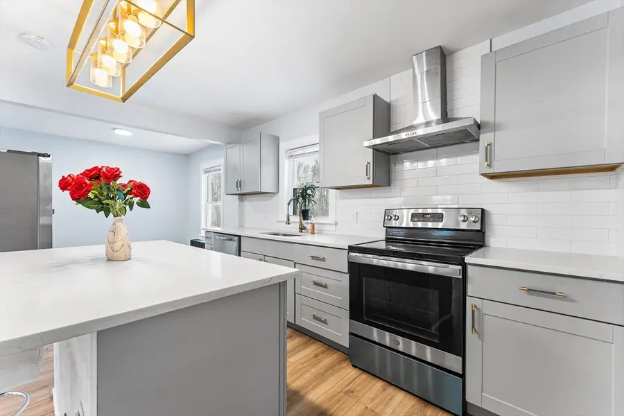 53 Woodbine St, Chelmsford, MA 01824 - Image #3