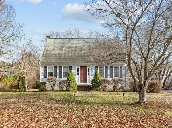 19 Leonard St, Lakeville, MA 02347