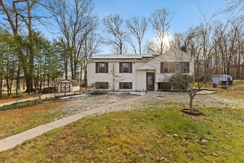 4 Little Tree Ln, Bellingham, MA 02019 - Image #1