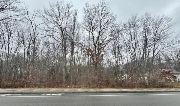 36 Lake Parkway, Webster, MA 01570