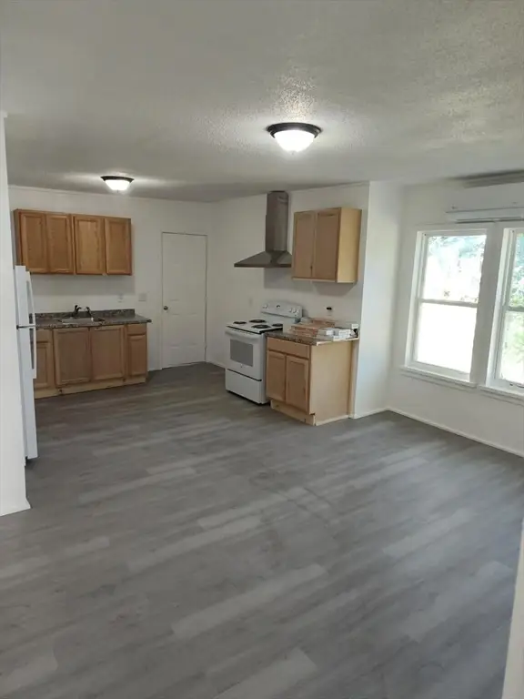 17 Wallace Pl, Pittsfield, MA 01201 - #1