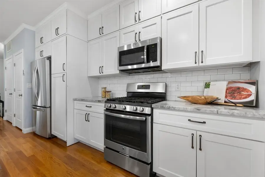 242 W 5th St #3, Boston, MA 02127 - Image #3