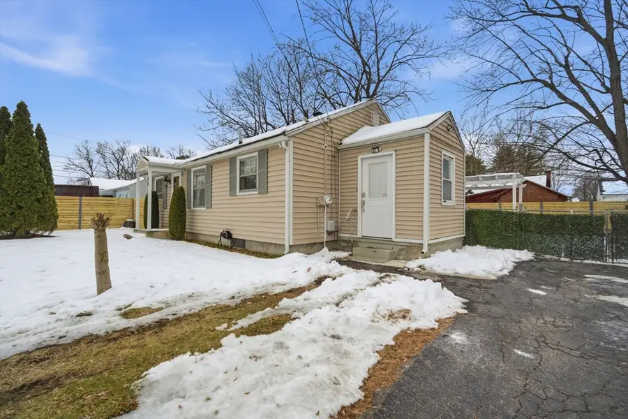 72 W Bay Path Ter, Springfield, MA 01109 - Image #2