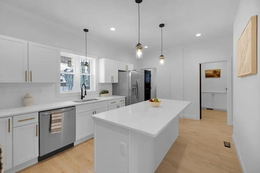 104 Lincoln St, Holyoke, MA 01040 - Image #2