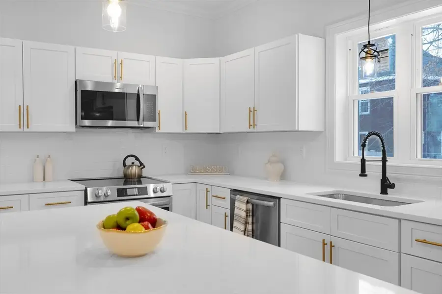 104 Lincoln St, Holyoke, MA 01040 - Image #3