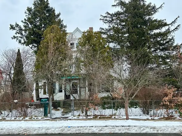 158 Pleasant St, Holyoke, MA 01040