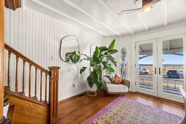 33 Ocean Ave, Oak Bluffs, MA 02557