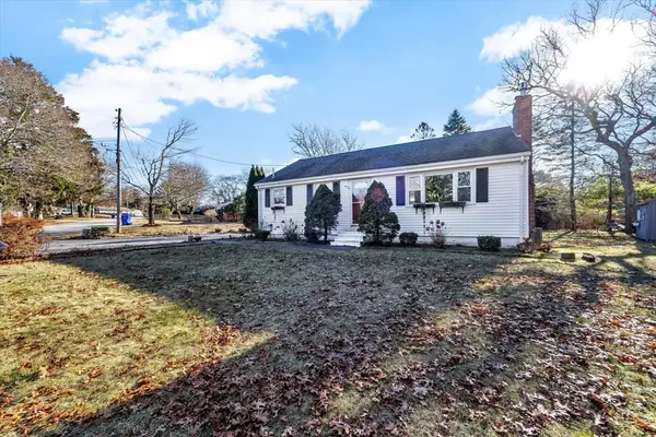 48 Maple St, Bourne, MA 02532