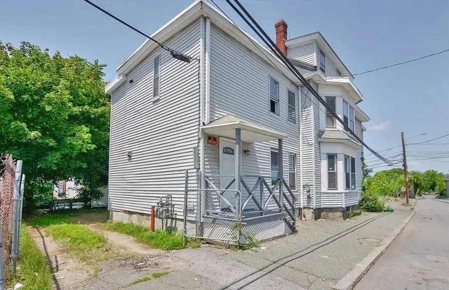 10 Holly St, Lawrence, MA 01841 - Image #2