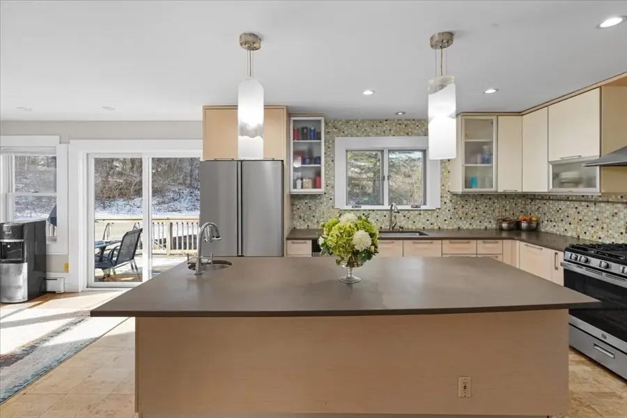 10 Hazelwood Ct, Attleboro, MA 02703 - Image #3