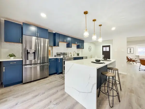 46 Holland Dr, East Longmeadow, MA 01028