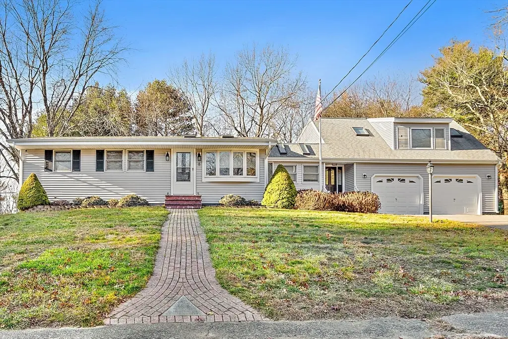 8 Quaker Cir, Pembroke, MA 02359 - Image #1