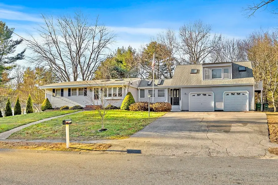 8 Quaker Cir, Pembroke, MA 02359 - Image #2