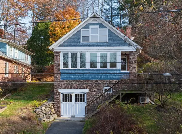 63 James St, Greenfield, MA 01301