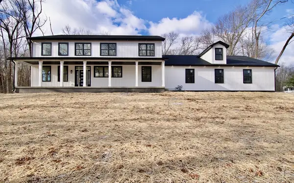 4 Mohawk St, Wilbraham, MA 01095