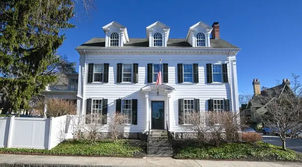 118 Cottage St, New Bedford, MA 02740